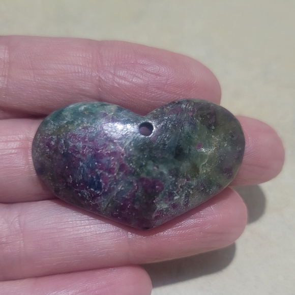 Drilled Natural ruby in fuschite heart pendant - Picture 10 of 10